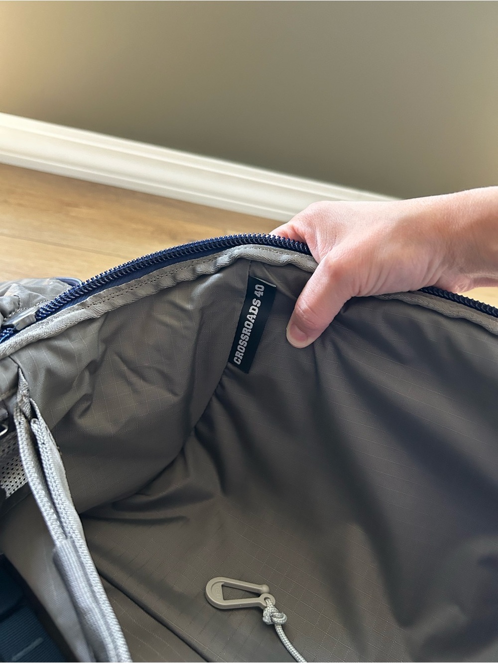 Yeti Crossroads 40L Navy Blue Men's Duffel Bag with Shoulder Strap - Picture 4 of 6